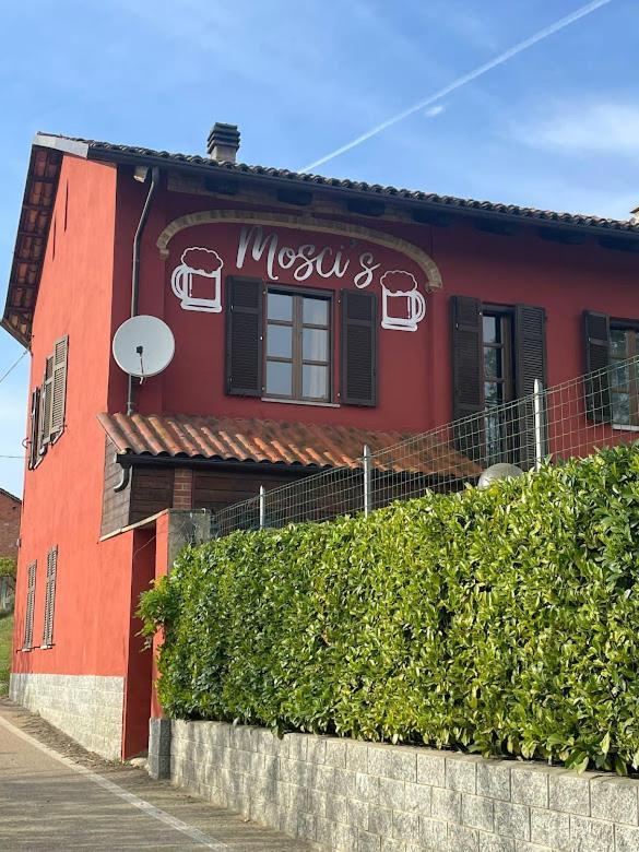 Mosci'S Bed & Beer Panzió San Damiano dʼAsti Kültér fotó