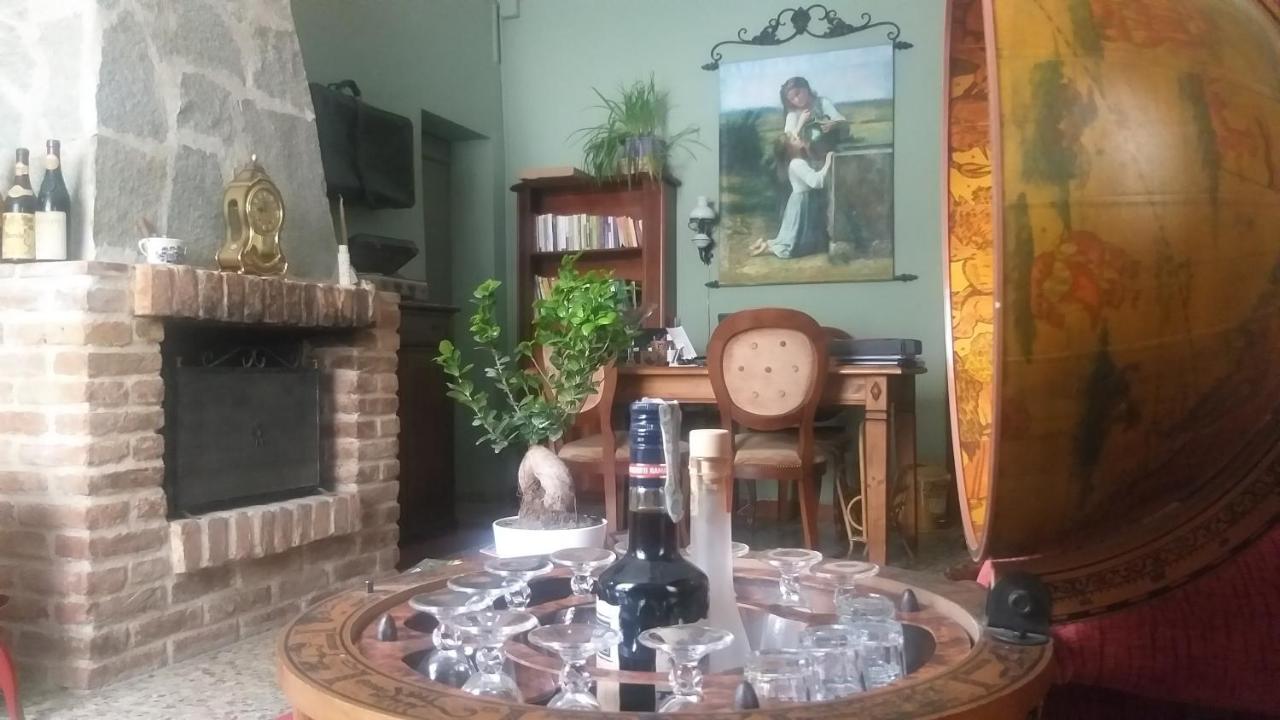 Mosci'S Bed & Beer Panzió San Damiano dʼAsti Kültér fotó